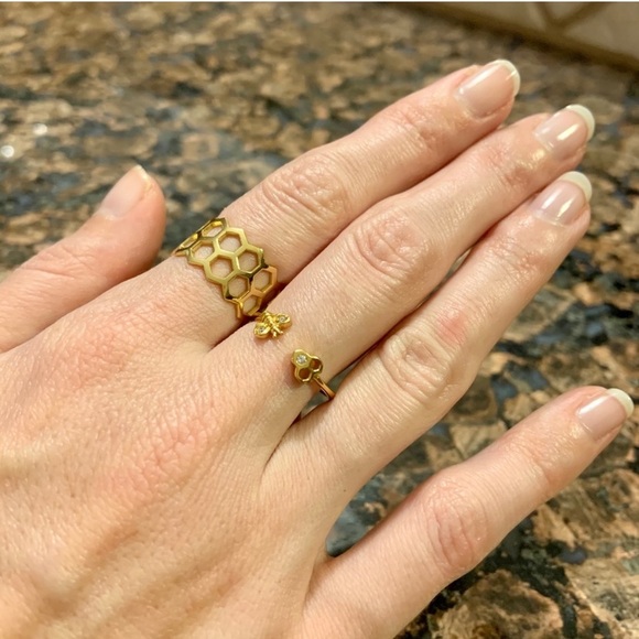 14K Gold Honeycomb Bee Ring - Picture 5 of 8